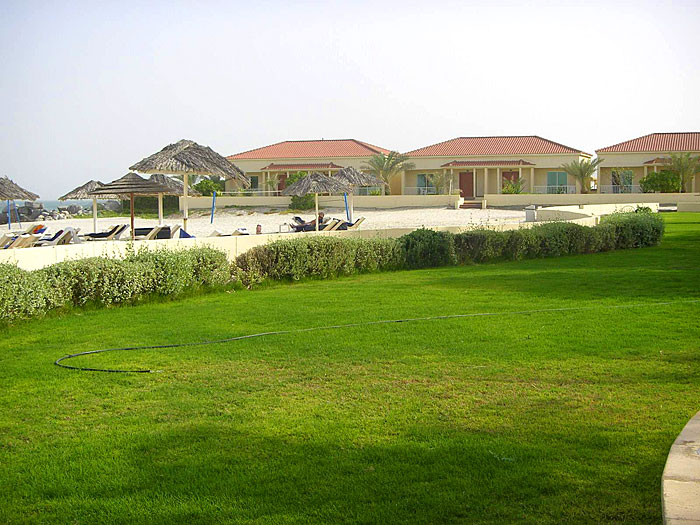 uaq beach hotel chalets