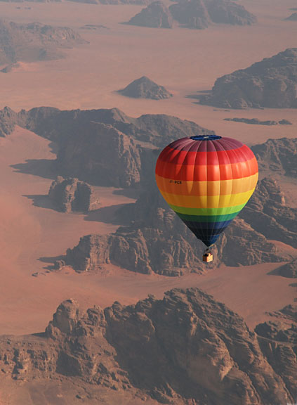 Tourismus in Jordanien: Ballon über Wadi Rum
